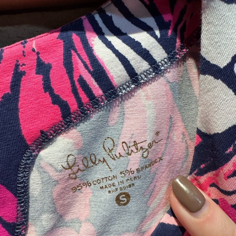 Lilly Pulitzer 3/4 sleeve It’s a jungle in here Top NWOT Size Small
95% cotton - Picture 3 of 5
